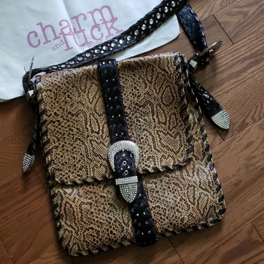 𝅺charm and luck bag